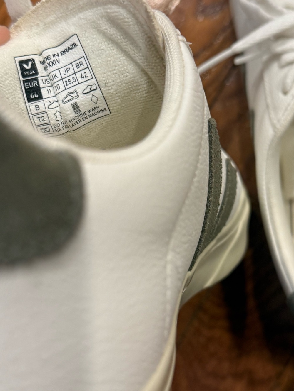 Men’s Veja Tennis Shoes / Sneakers - Picture 10 of 10